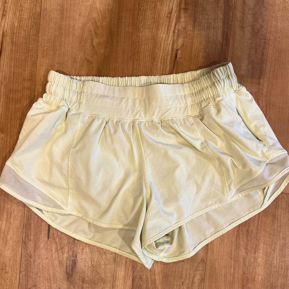 Lululemon Hotty Hot Low Rise Short 2.5”